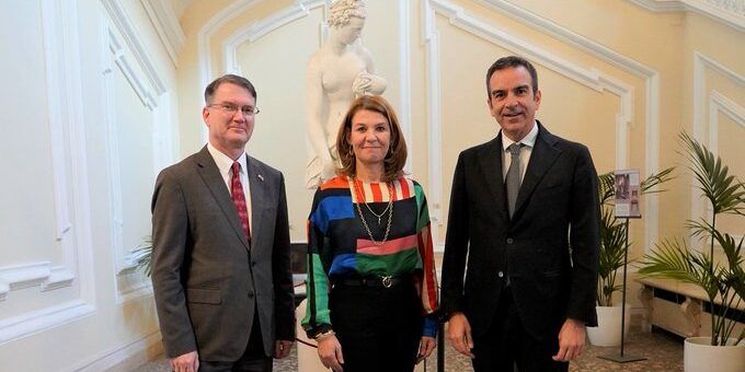 Ospedale della Sibaritide, Occhiuto: «A breve». E incontra l’ambasciatore Usa per rilanciare l’economia – VIDEO