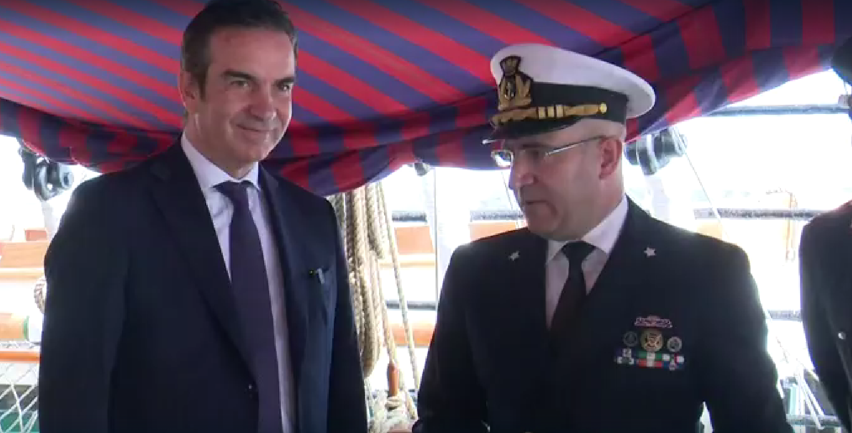 Crotone, bandiere a mezz’asta sull’Amerigo Vespucci