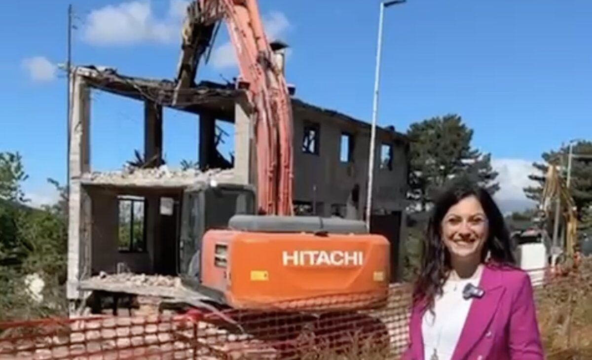 Abbattuto l’ecomostro di Rovale, Succurro: «Mai più violenze verso l’ambiente della Sila» – VIDEO