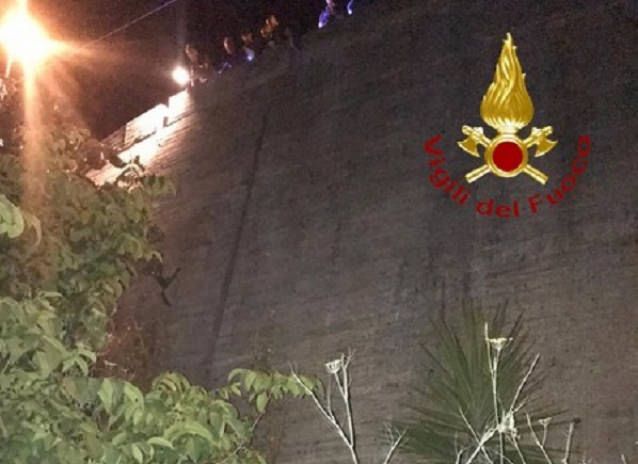 Reggio Calabria, donna cade da un muro di 12 metri