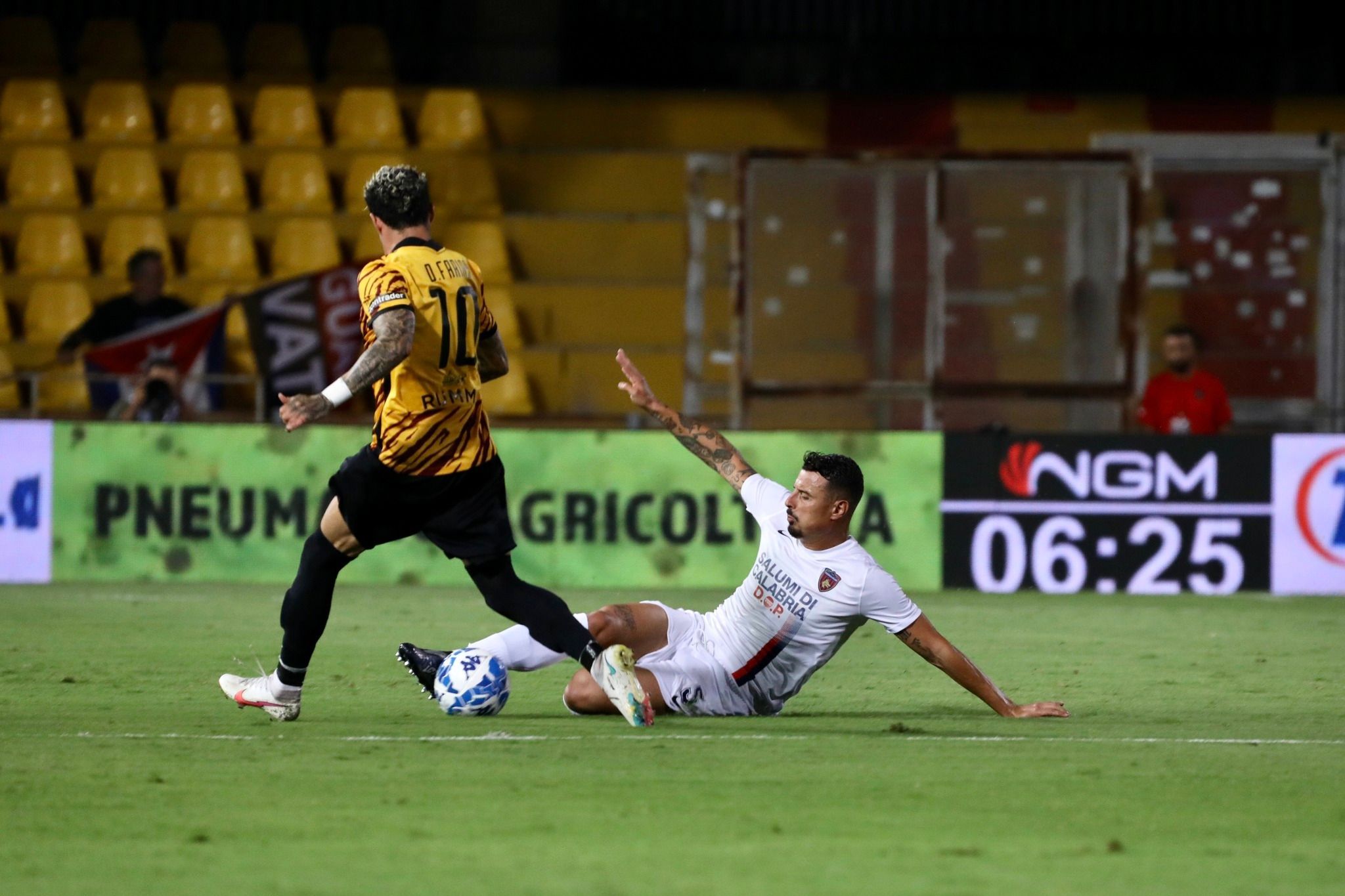 Il Cosenza sorprende il Benevento. Reggina scintillante contro la Spal