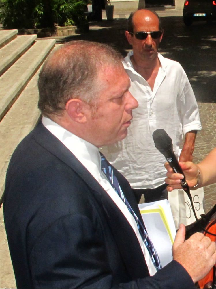 «Sanità, la Regione sceglie a favore dei suoi amici»