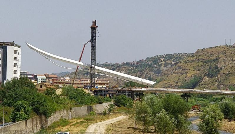 Operaio morto sul cantiere del Calatrava, l'indagine si allarga