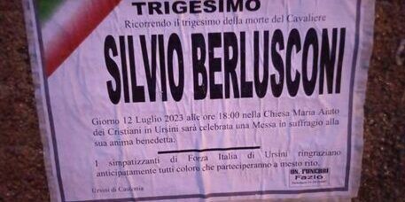 A Caulonia una messa per Silvio Berlusconi. La scritta sui manifesti funebri: «In suffragio della sua anima benedetta»
