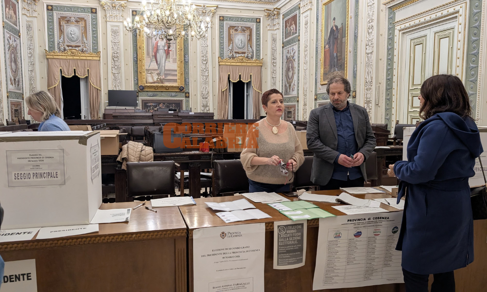 Provinciali Cosenza, spuntano 13 schede senza timbro. Faragalli in vantaggio