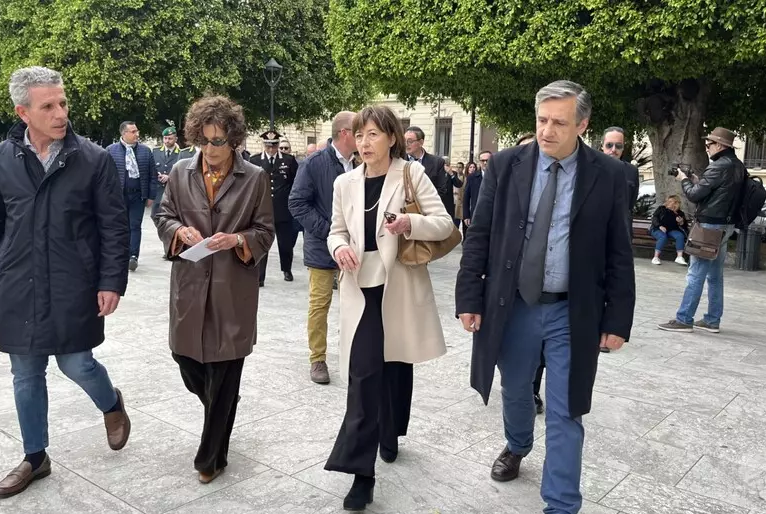 “Passeggiata antiracket” a Reggio Calabria, il prefetto: «Incrementare le denunce»