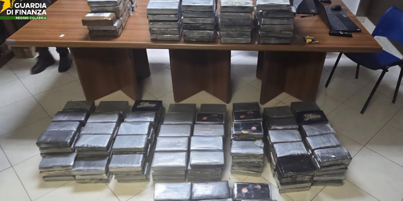 Colpo alla ‘ndrangheta nel porto di Gioia Tauro sequestrati 417 kg di cocaina – VIDEO