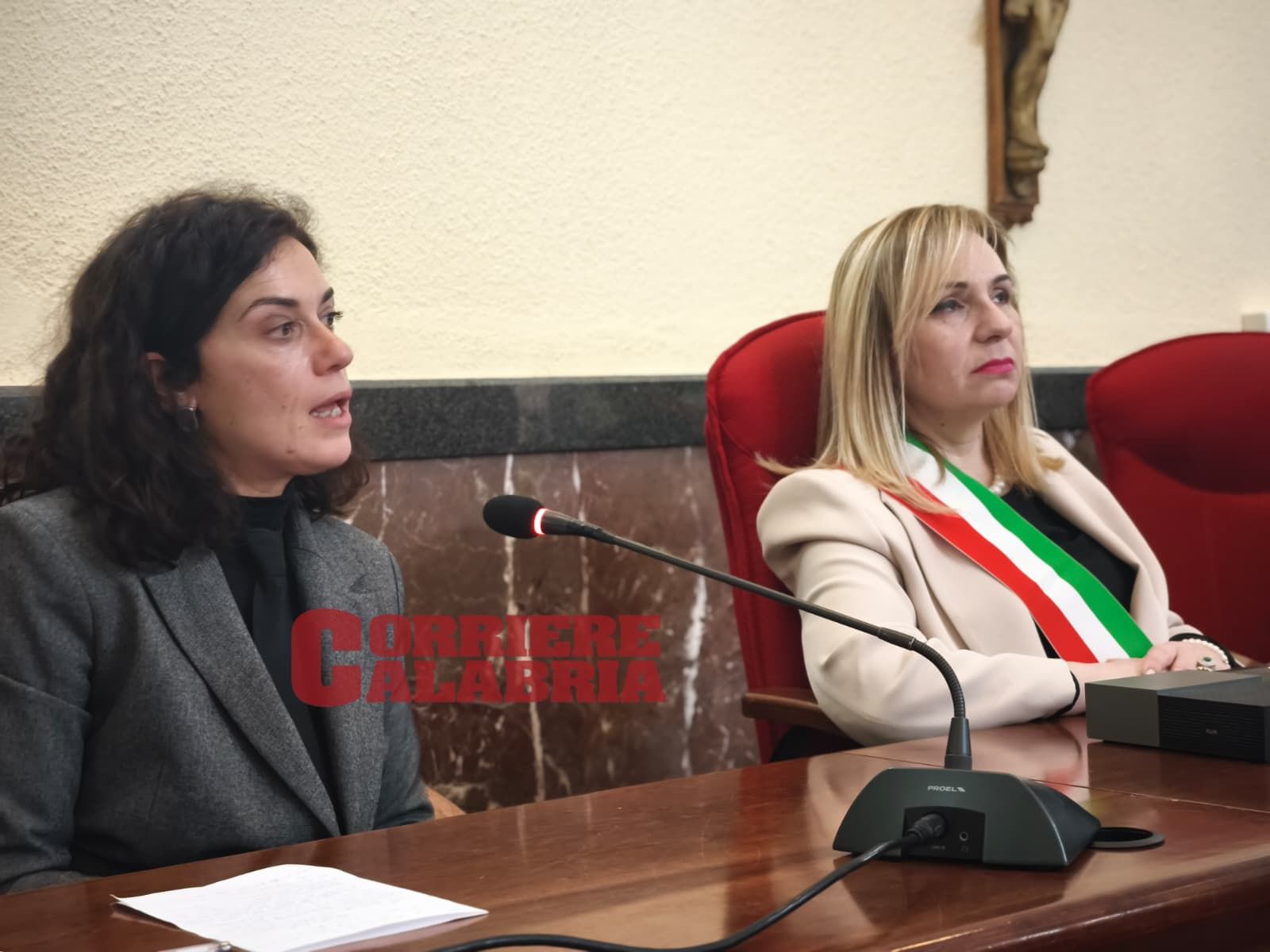 «Nessuno può restare indifferente». A Vibo la campagna Anci contro la violenza sulle donne – FOTO