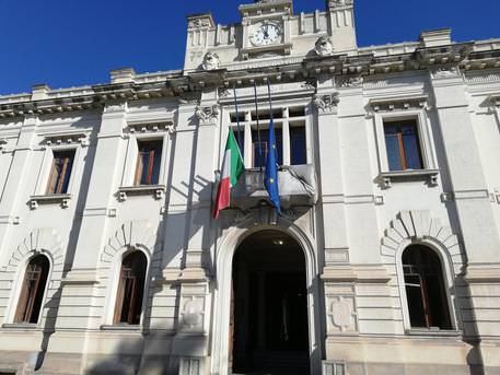 A Reggio bandiere a mezz'asta per Nino, pompiere eroe morto ad Alessandria