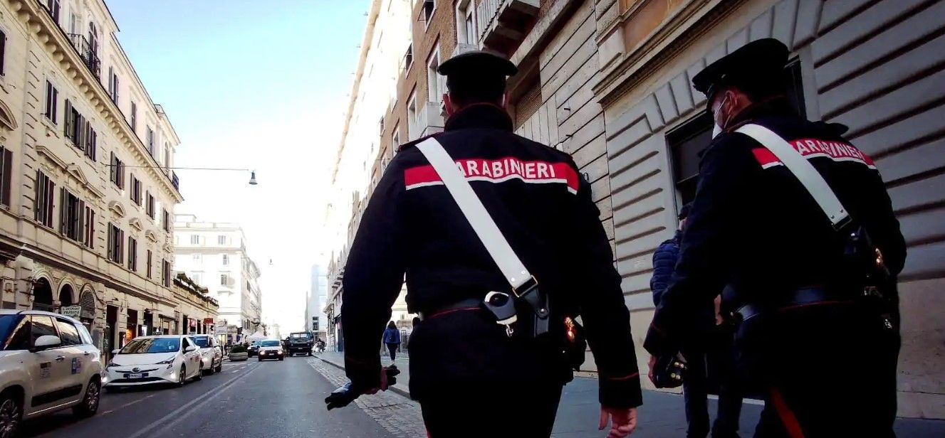 Ottantenne spara ad una anziana e si toglie la vita