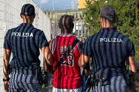 Scarcerato ex scafista a Catanzaro: disposto il trattenimento al Cpr di Potenza per l’espulsione