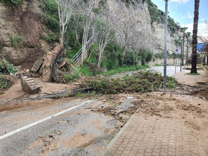 Maltempo, la pioggia danneggia la rupe di Tropea