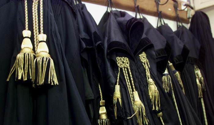 Coronavirus, gli avvocati di Catanzaro: «Rinviare la riforma sulle intercettazioni»