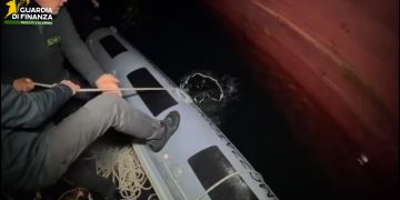Dagli scanner ai sommozzatori: sequestro di 400 chili di cocaina al porto di Gioia Tauro – VIDEO