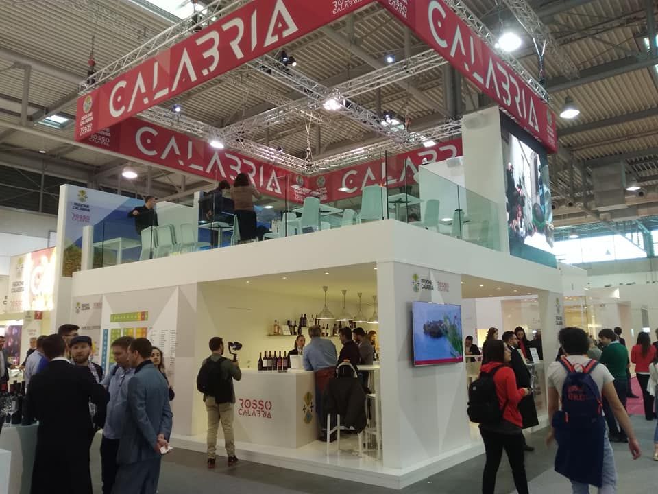 La scommessa (da vincere) del vino made in Calabria