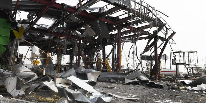 Trenta bombardamenti nella regione di Kiev. Nuovo allarme sull’uso degli ordigni a grappolo