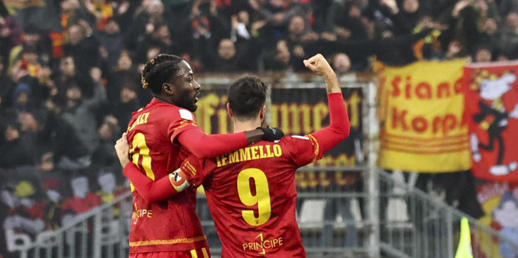 Iemmello e poi un doppio Bonini: per il Catanzaro vittoria al fotofinish a Brescia