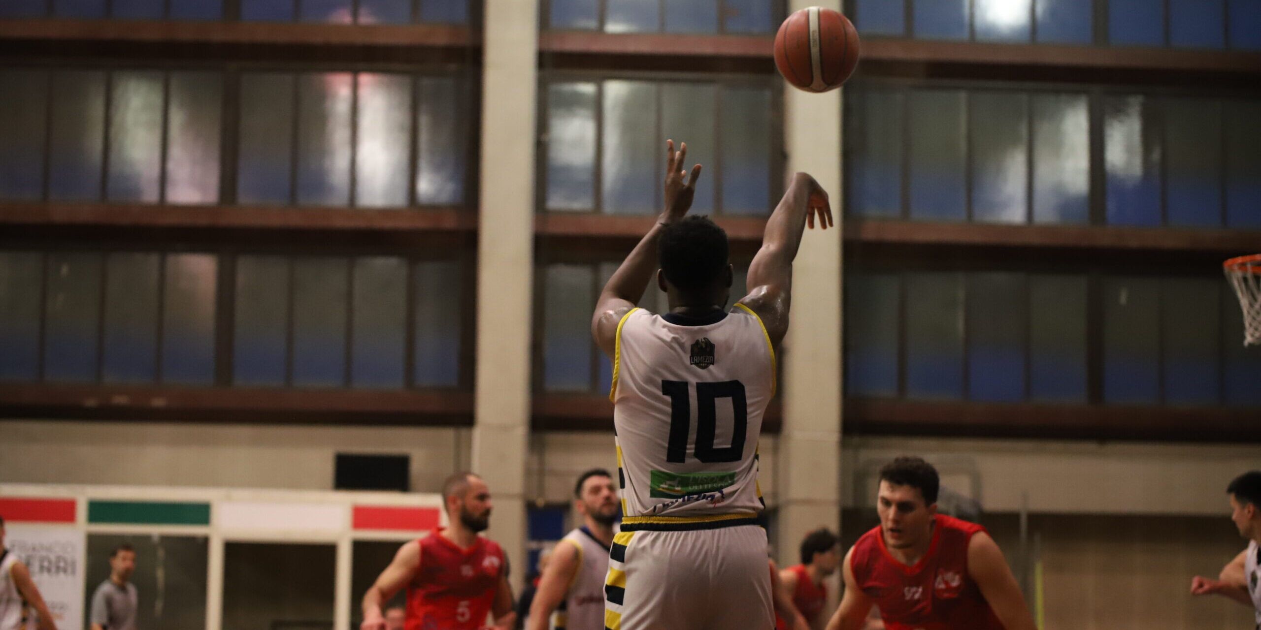Basketball Lamezia ko al Palasparti contro Rende, addio playoff