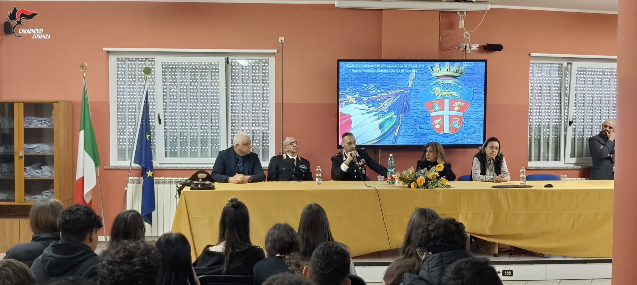 Bullismo, cyberbullismo e revenge porn: lezione di legalità dei Carabinieri agli studenti di Acri