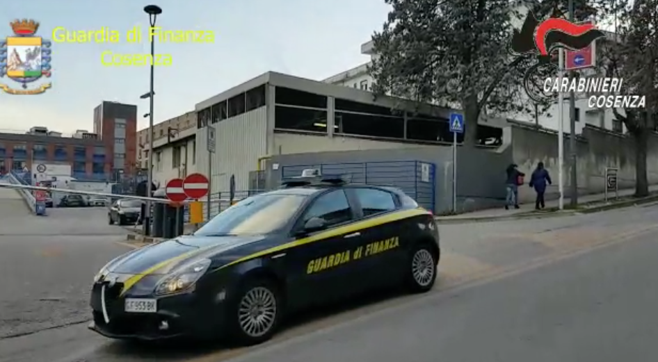Truffa nell'appalto delle pulizie all'Ao di Cosenza, quattro arresti. Sequestri per 3 milioni – VIDEO