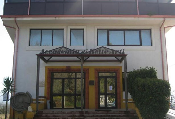 Diplomificio a Stefanaconi, annullati i sequestri preventivi