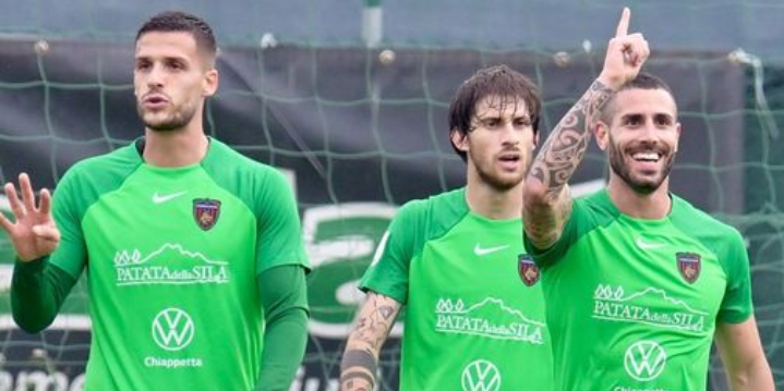 Tutino si avvicina a Pohjanpalo. Sale anche Iemmello