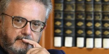 Il parroco quantistico: se parla di poveri è comunista, se parla di utero in affitto è fascista