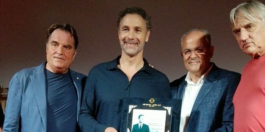 Raoul Bova incanta Tropea: l’attore premiato al Film Festival dall’orafo Michele Affidato