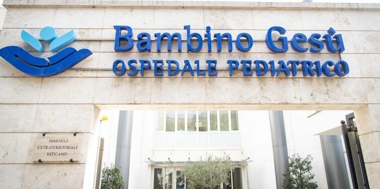 Dopo anni di peregrinazioni dalla Calabria, Elena spera in una cura per la sua malattia rara