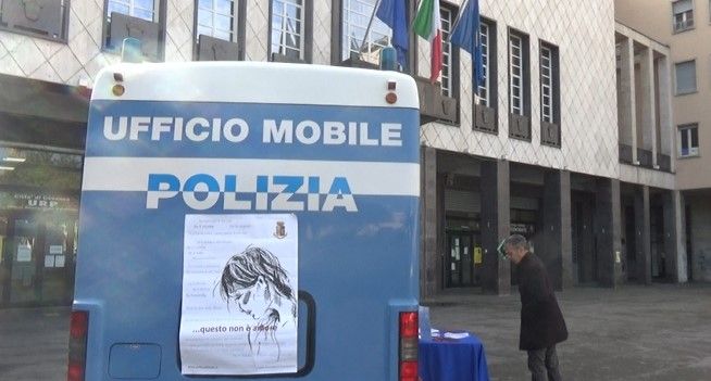 Cosenza, il Camper della Polizia per supportare le donne vittima di violenza – VIDEO