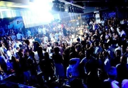 Lido senza autorizzazioni, i carabinieri fermano la festa con Malgioglio