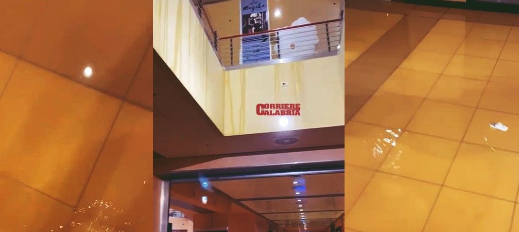 Maltempo, allagato il Centro commerciale Due Mari – VIDEO