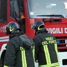Reggio, incendio alle "case parcheggio". Tutti incolumi gli abitanti