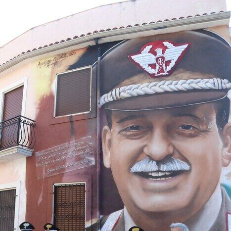 Simona dalla Chiesa a Diamante visita il murale dedicato al padre