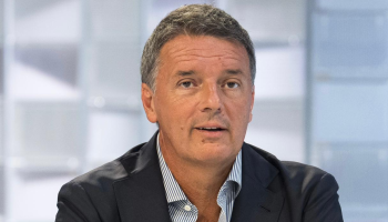 Natalità, Renzi: «La destra difende la famiglia? Tassa i pannolini»