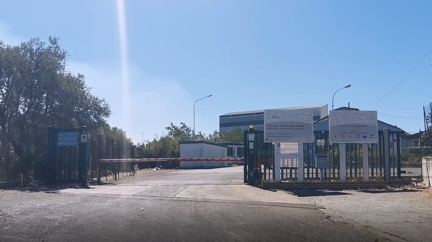 Incidente all’impianto di rifiuti di Bucita, ferito un operaio