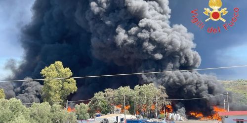 incendio palmi rifiuti