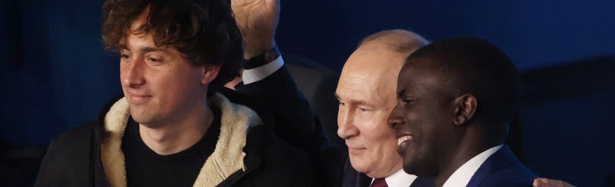 Sochi, Jorit a Putin: «Vorrei una foto con lei»