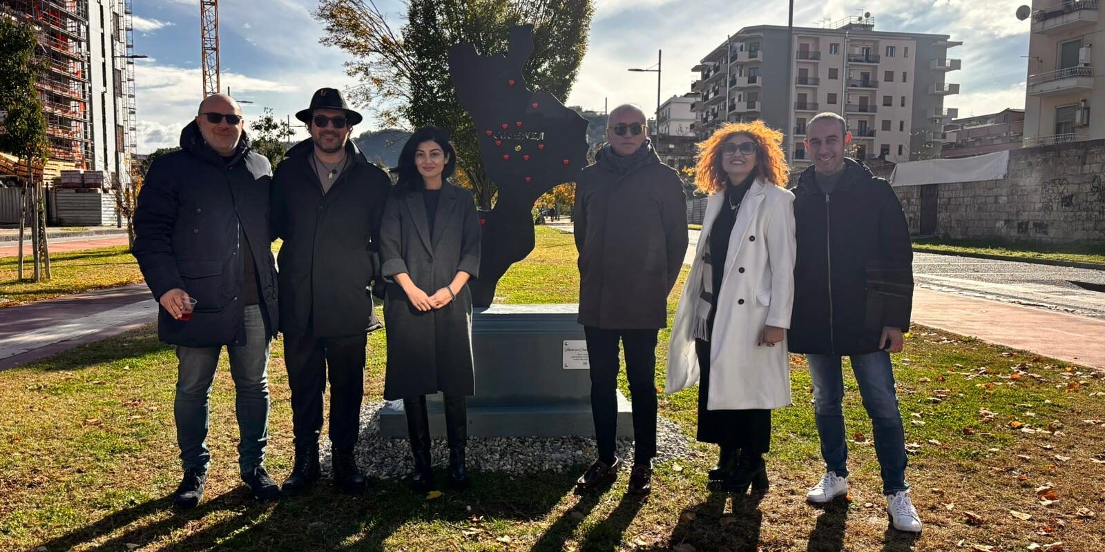 “Lascia un cuore in Calabria”, l’opera donata da Biscardi per il Parco del Benessere a Cosenza