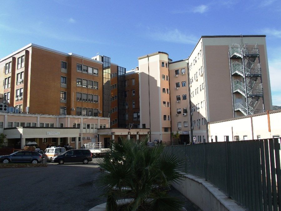 La "chiusura non chiusura" della Chirurgia di Corigliano mentre la politica sgomita