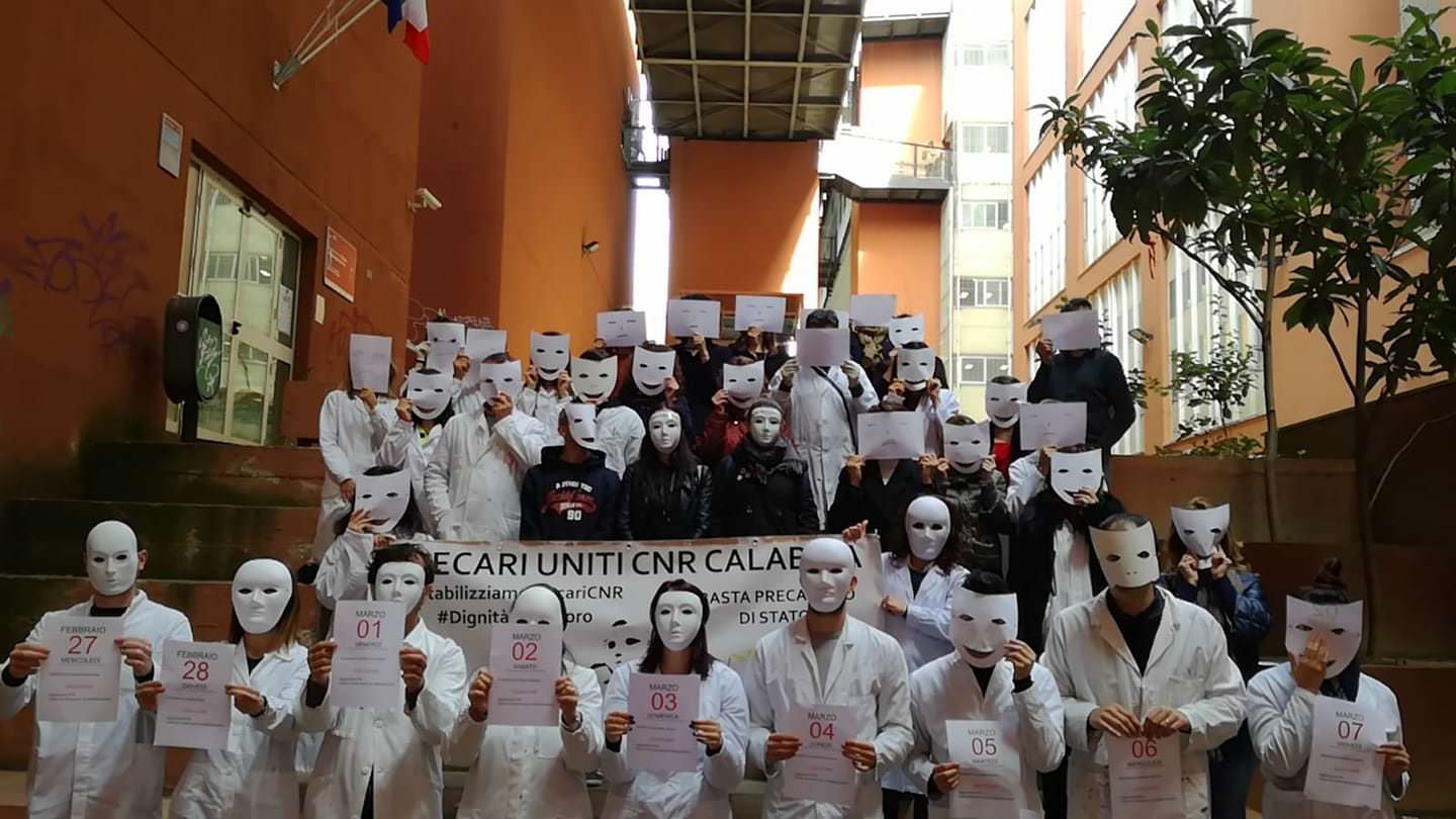 Unical, flash-mob dei precari del Cnr