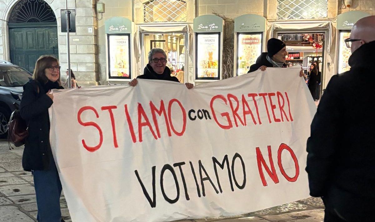 Gratteri a Bisceglie accolto dai sostenitori: «Votiamo “No”»
