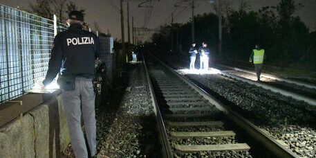 Attraversa i binari per fare bancomat, giovane cosentino muore a Venezia