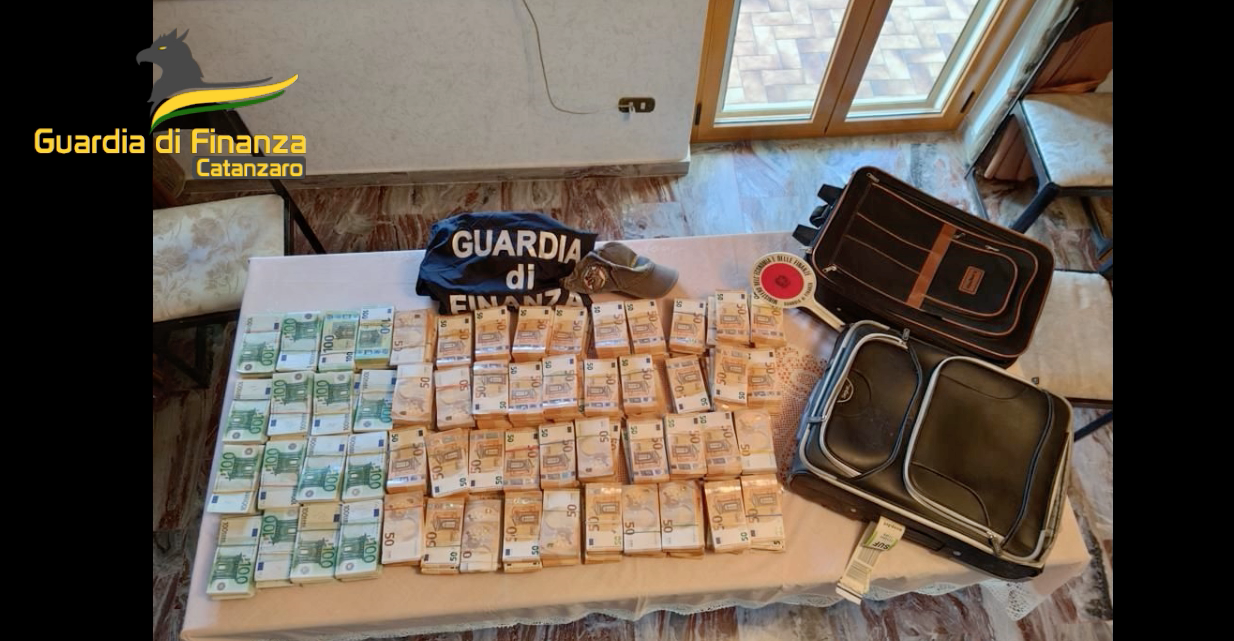 Operazione “Boccaccio”, oltre un milione di euro nascosto in due borsoni – VIDEO