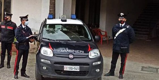 Braccianti in alloggi fatiscenti a Locri, quattro denunce