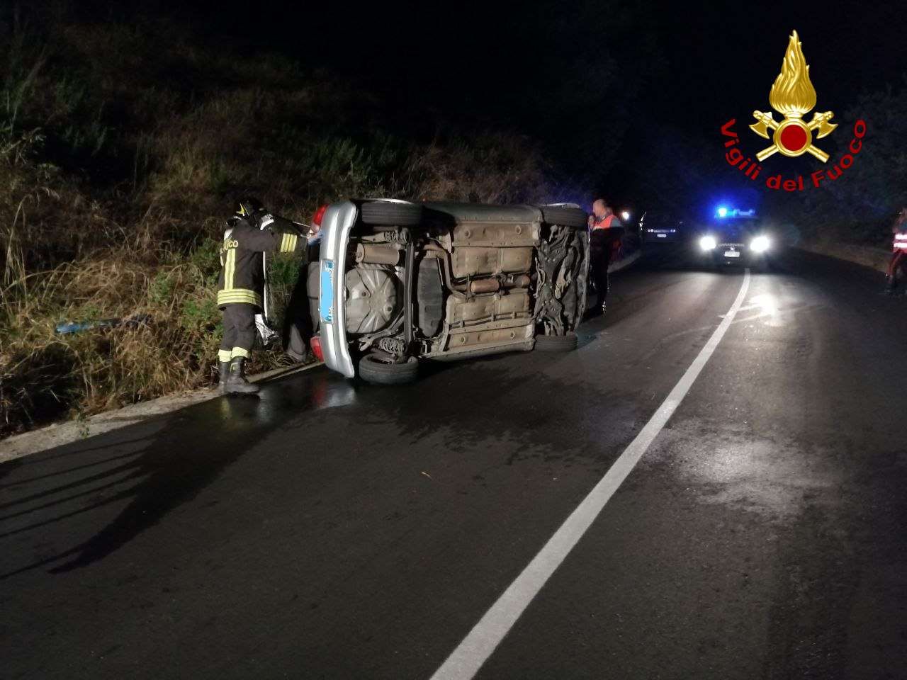 Si ribalta con l’auto a Vibo, rimane illeso