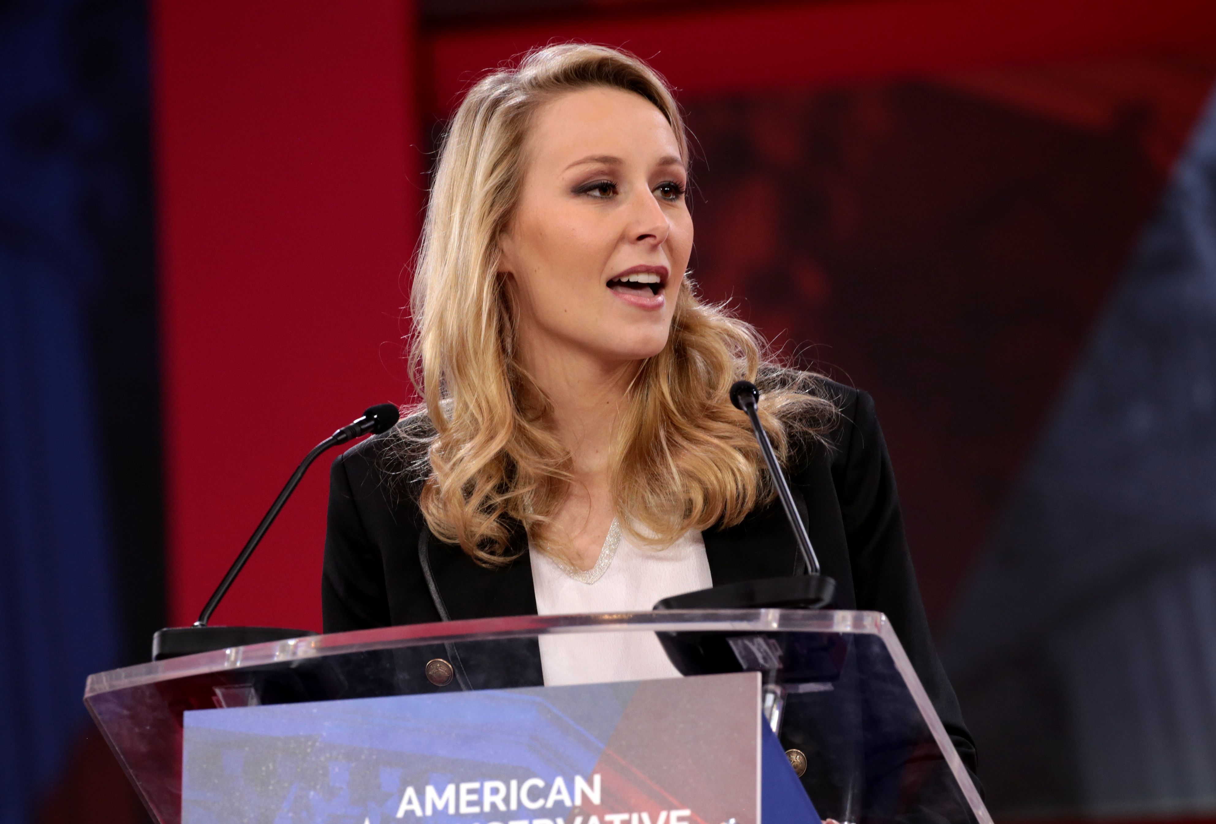 La Le Pen sarà in Calabria per rendere omaggio a San Francesco di Paola