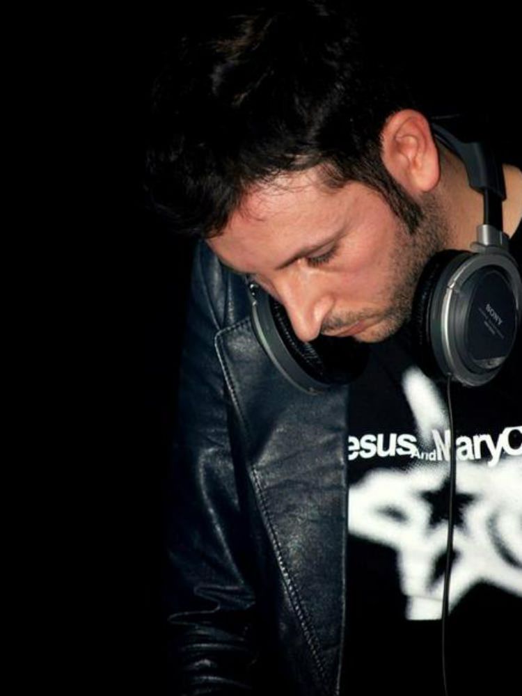 Il dj calabrese che "tarocca" i Daft punk è un fenomeno planetario