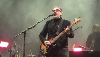 Capodanno a Cosenza, Brunori Sas festeggia con la sua città tra emozioni e solidarietà – FOTO