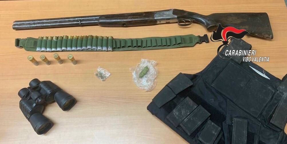 Armi e munizioni nascoste in casa nel Reggino, arrestate due persone